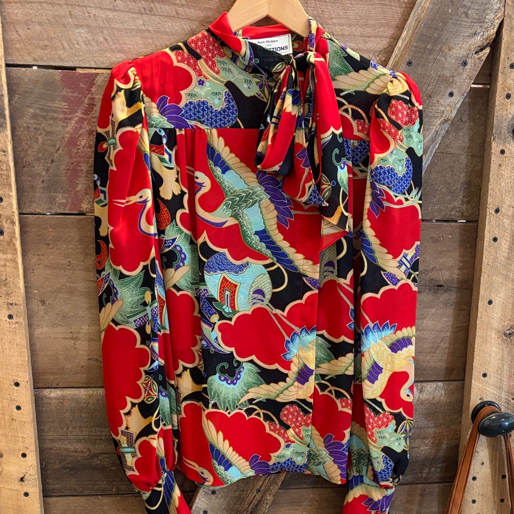 Like new vintage Japanese print blouse